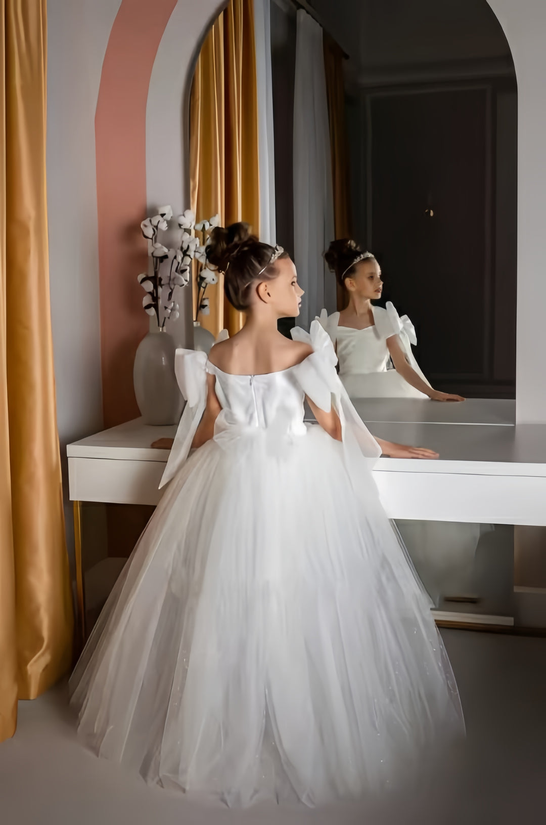 TinyTulle Sweetheart Neck Sleeveless Tulle Flower Girl Dress with Bow