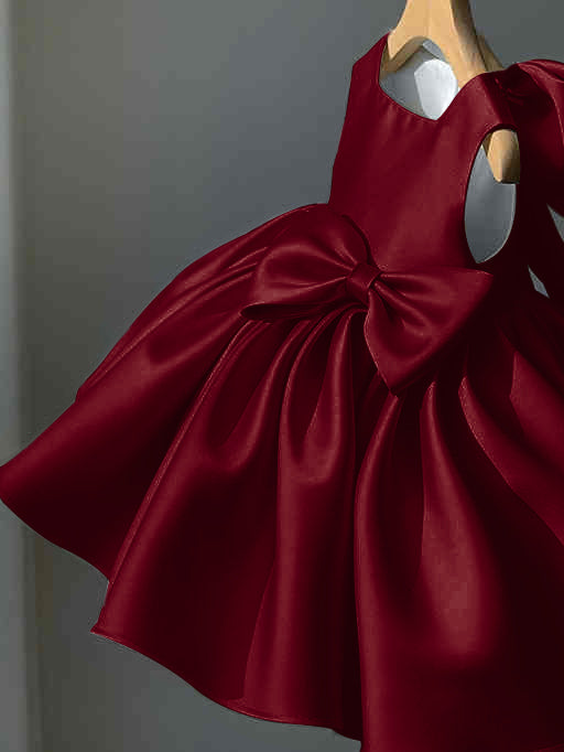 TinyTulle Elegant Sleeveless Satin Flower Girl Dress with Pleated Skirt &amp; Bow Detail