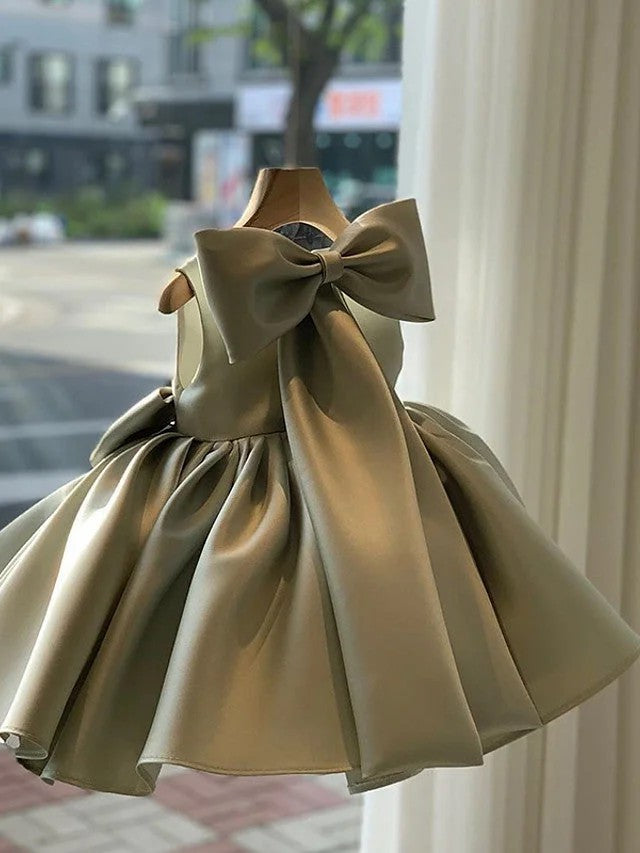 TinyTulle Elegant Sleeveless Satin Flower Girl Dress with Pleated Skirt &amp; Bow Detail
