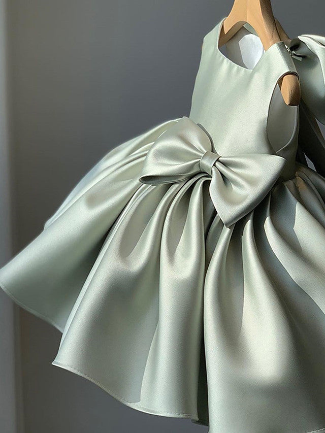 TinyTulle Elegant Sleeveless Satin Flower Girl Dress with Pleated Skirt &amp; Bow Detail