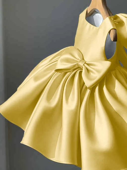 TinyTulle Elegant Sleeveless Satin Flower Girl Dress with Pleated Skirt &amp; Bow Detail